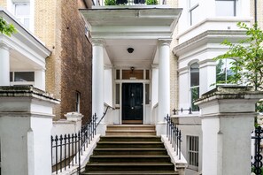 Exterior - Modern Apartment Near Central London (London)