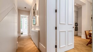 Basic Apartment, Multiple Beds | Interior - Modern Apartment Near Central London (London)