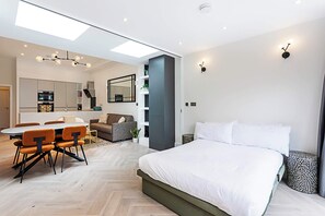 Basic Apartment, Multiple Beds | 2 bedrooms, laptop workspace, iron/ironing board, bed sheets - Gorgeous Flat in the Heart of Acton (London)