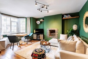 Apartment | Living room - Chiswick Gem: Stylish 1-bed Flat for Modern Living (London)