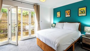 Basic-Haus, 2 Doppelbetten | 2 Schlafzimmer, Schreibtisch, laptopgeeigneter Arbeitsplatz