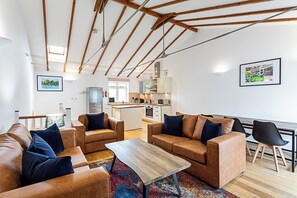 Living area - Light and Airy Upside Down House in Boho Hackney (London)