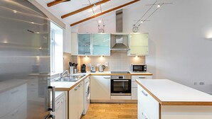 Basic-Haus, 2 Doppelbetten | Eigene Küche | Kühlschrank, Mikrowelle, Ofen, Herdplatte