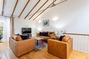 Basic House, 2 Double Beds | Interior - Light and Airy Upside Down House in Boho Hackney (London)