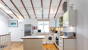 Basic-Haus, 2 Doppelbetten | Eigene Küche | Kühlschrank, Mikrowelle, Ofen, Herdplatte