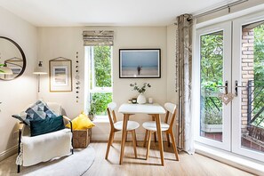 Basic Apartment, 1 Double Bed with Sofa bed | View from property - London Docklands Retreat (London)
