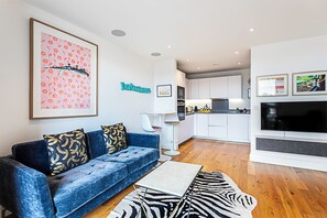 Basic Apartment, 1 Queen Bed | Living area | TV - Notting Hill Retreat (London)