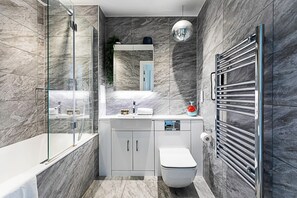 Basic Apartment, 1 Queen Bed | Bathroom | Hair dryer, soap, shampoo, toilet paper