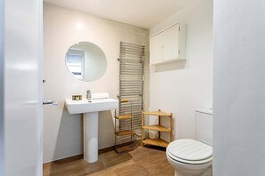 Apartment | Bathroom