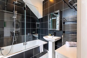 Apartment | Bathroom