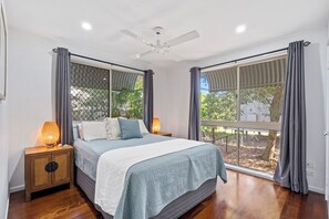 4 bedrooms, iron/ironing board, free WiFi, bed sheets