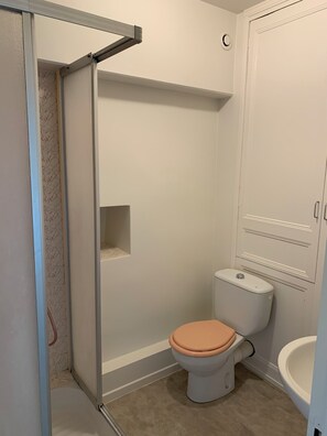 Shower, hair dryer, towels, soap - Castelnaud vue (Castelnaud-la-Chapelle)