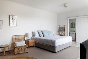 3 habitaciones, tabla de planchar con plancha, wifi y ropa de cama