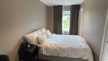 1 dormitorio, tabla de planchar con plancha, wifi y ropa de cama