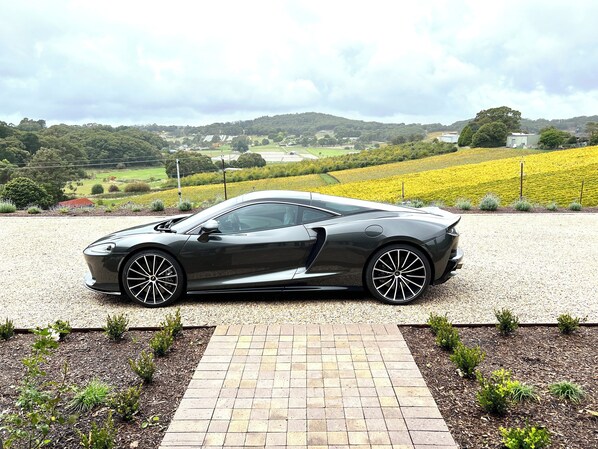 Property grounds - Adelaide Hills luxury cottage with sauna and heated pool 20 mins from Adelaide (Summertown)