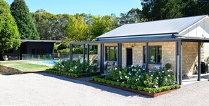 Pool - Adelaide Hills luxury cottage with sauna and heated pool 20 mins from Adelaide (Summertown)
