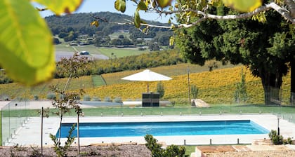 Adelaide Hills luxury cottage with sauna and heated pool 20 mins from Adelaide