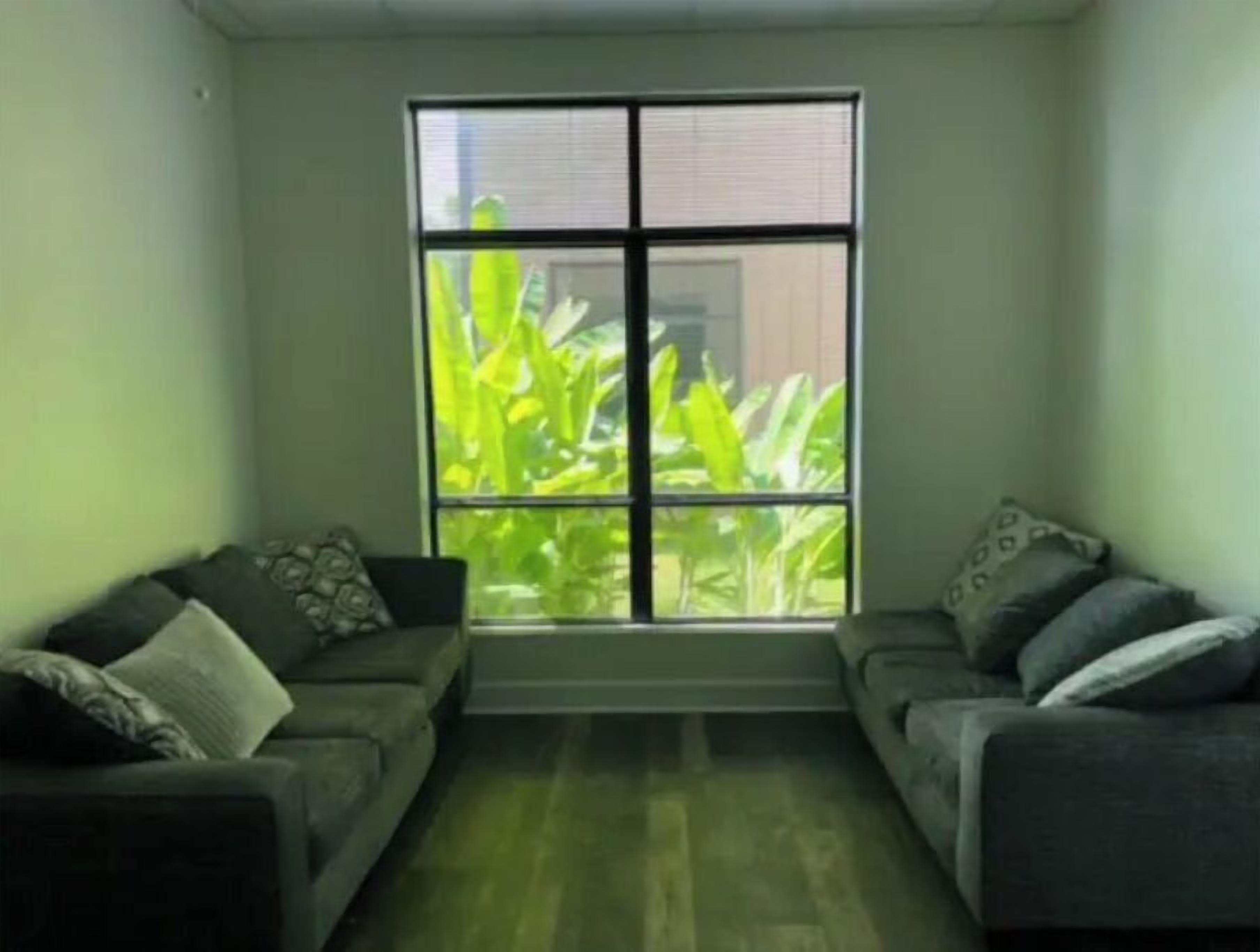 Walnut Place in Cloverdale/Downtown!