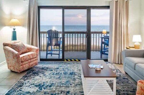 Discounted end of summer rates Pool BEACHFRONT Sleeps 8