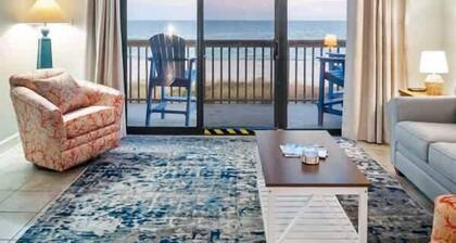 Discounted end of summer rates Pool BEACHFRONT Sleeps 8