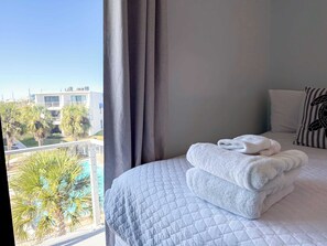2 bedrooms, iron/ironing board, WiFi, bed sheets - Beachfront SGI Villa G3 Pool Sleeps 8 (St. George Island)