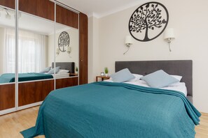 1 bedroom, desk, bed sheets
