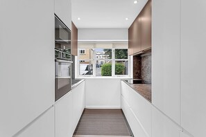 Private kitchen - 2-bed Getaway Near East Dulwich Station (London)