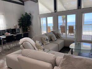 Smart TV, video games, DVD player, books - Seas The Day at this Bonita Beach Cottage directly on the beach  2 story views ! (Bonita Springs)