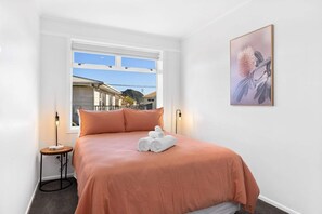 3 chambres, fer et planche Ă repasser, Wi-Fi, draps fournis