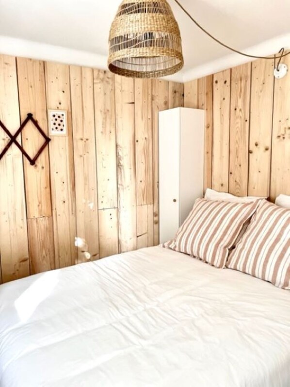 1 makuuhuone, silitysrauta/-lauta, ilmainen Wi-Fi, vuodevaatteet