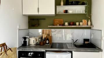 Geladeira, fogão, cooktop, cafeteira/chaleira