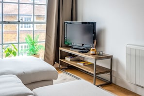 Basic Apartment, 1 King Bed