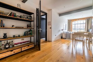 Basic Apartment, 1 King Bed | Interior