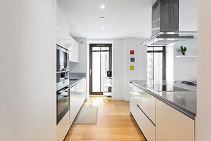 Basic Apartment, 2 Double Beds | Private kitchen