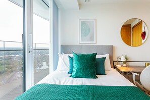 Basic Apartment, Multiple Beds - The Panoramic Urban Oasis (London)
