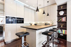 Basic-Haus, Mehrere Betten | Eigene Küche | Kühlschrank, Mikrowelle, Ofen, Herdplatte