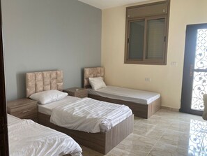 5 slaapkamers, een strijkplank/strijkijzer, wifi, beddengoed