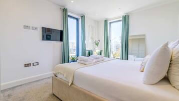 Basic Apartment, Multiple Beds | 2 bedrooms, laptop workspace, iron/ironing board, bed sheets