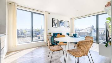 Basic Apartment, Multiple Beds | Dining