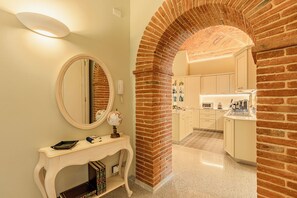 Deluxe-Apartment | Eigene Küche | Großer Kühlschrank, Mikrowelle, Ofen, Herdplatte