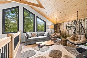 TV connectée, cheminée, chaîne hi-fi