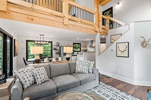 TV connectée, cheminée, chaîne hi-fi