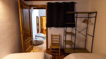 4 slaapkamers, een strijkplank/strijkijzer, wifi, beddengoed