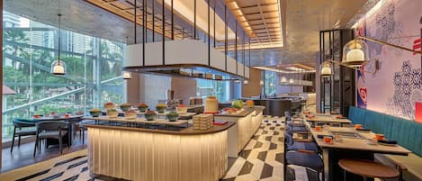 2 restaurants, breakfast, lunch served; local and international cuisine