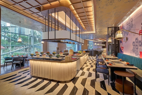 2 restaurants, breakfast, lunch served; local and international cuisine