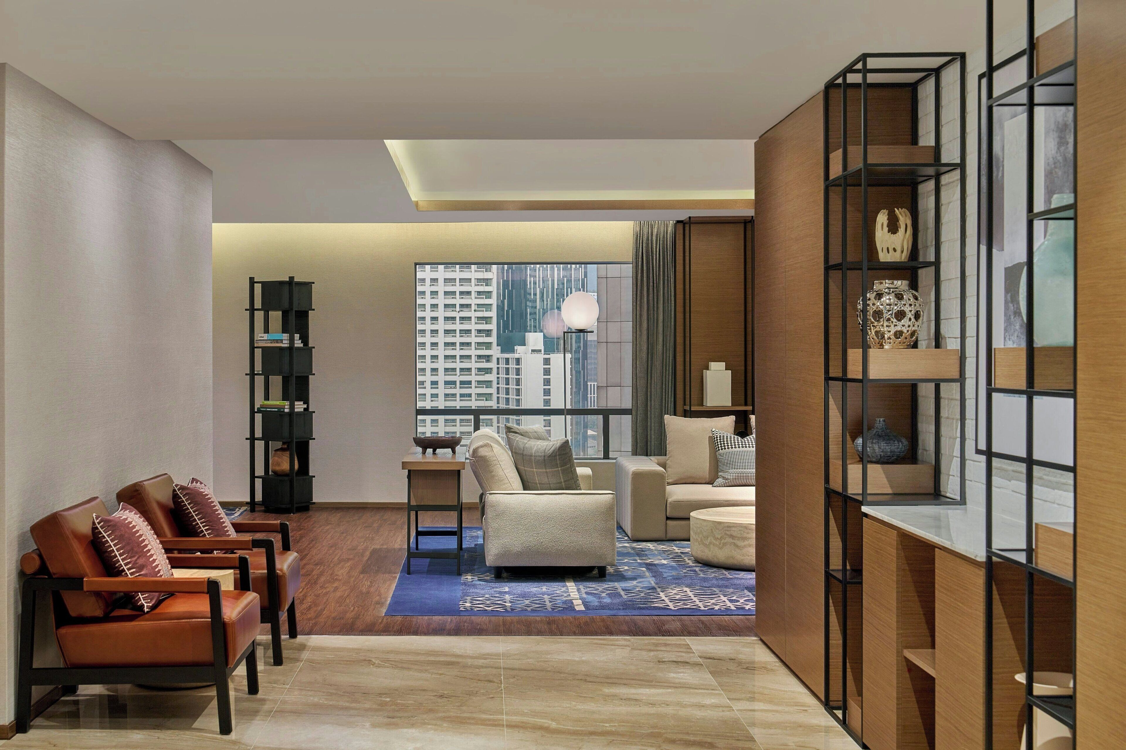 Suíte, 2 quartos, vista para a cidade | Cofres nos quartos, escrivaninha, espaço de trabalho para notebook