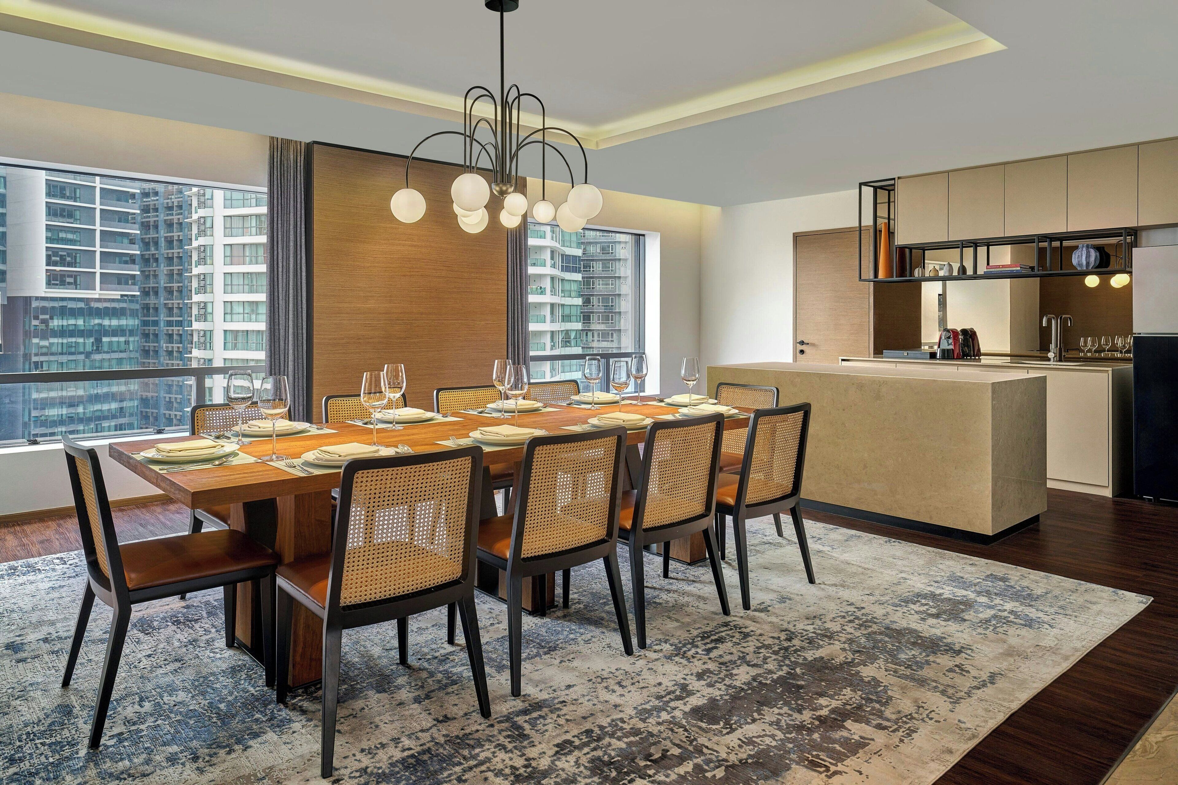 Suite, 2 Bedrooms, City View | Ruang makan