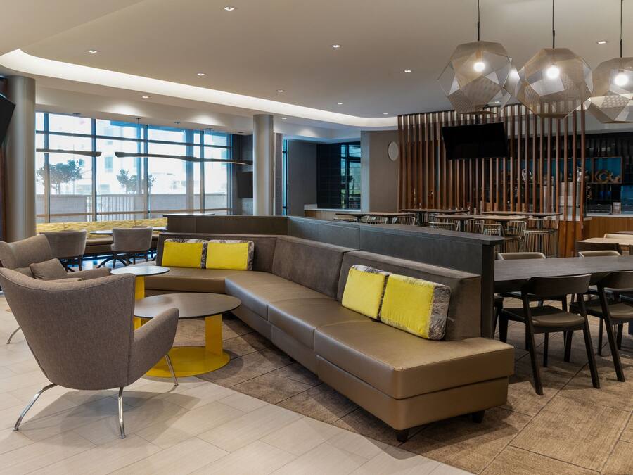 Lobby lounge