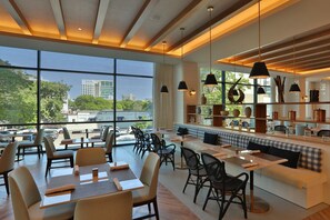 Restaurant - Courtyard By Marriott Santo Domingo Piantini (Santo Domingo)