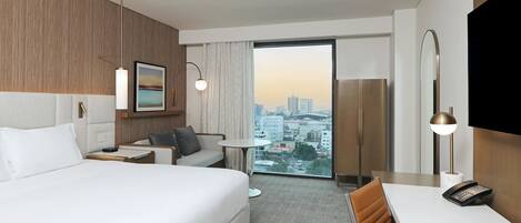 1 bedroom, premium bedding, minibar, in-room safe